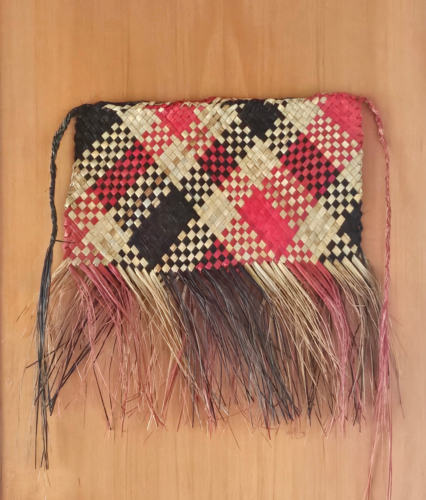 Mā Pango, Mā Whero