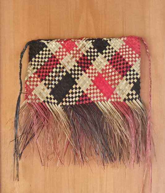 Mā Pango, Mā Whero